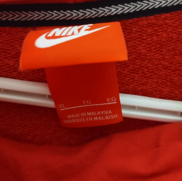 Red Nike Official Team Canada Hoodie - Picture 4 of 5